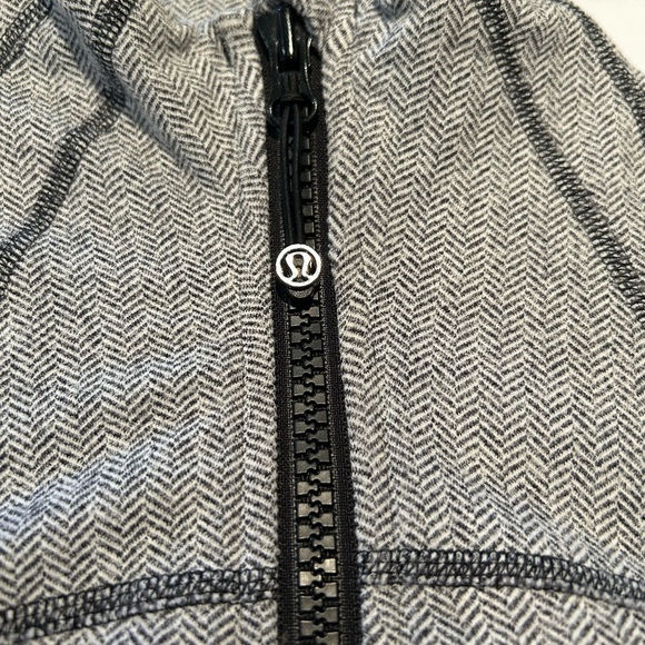 Lululemon size 8 - Picture 2 of 4
